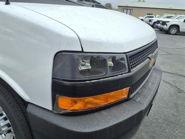 2025 Chevrolet Express 2500