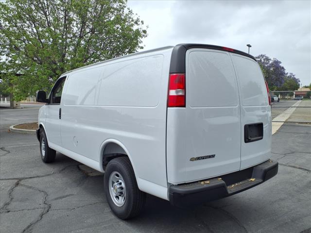 2025 Chevrolet Express 2500