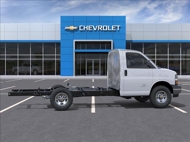 2025 Chevrolet Express 3500