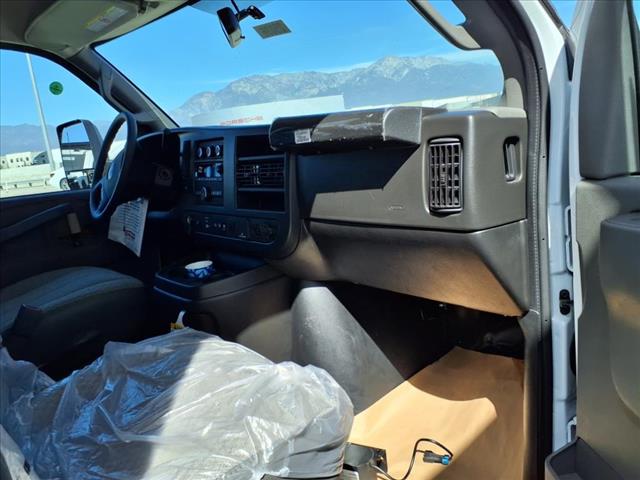 2025 GMC Savana 3500