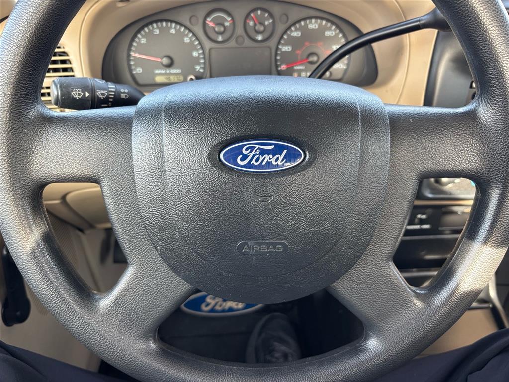 2004 Ford Ranger XL - Photo 10
