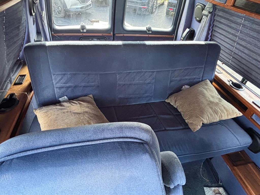 1996 Chevrolet G10 - Photo 10