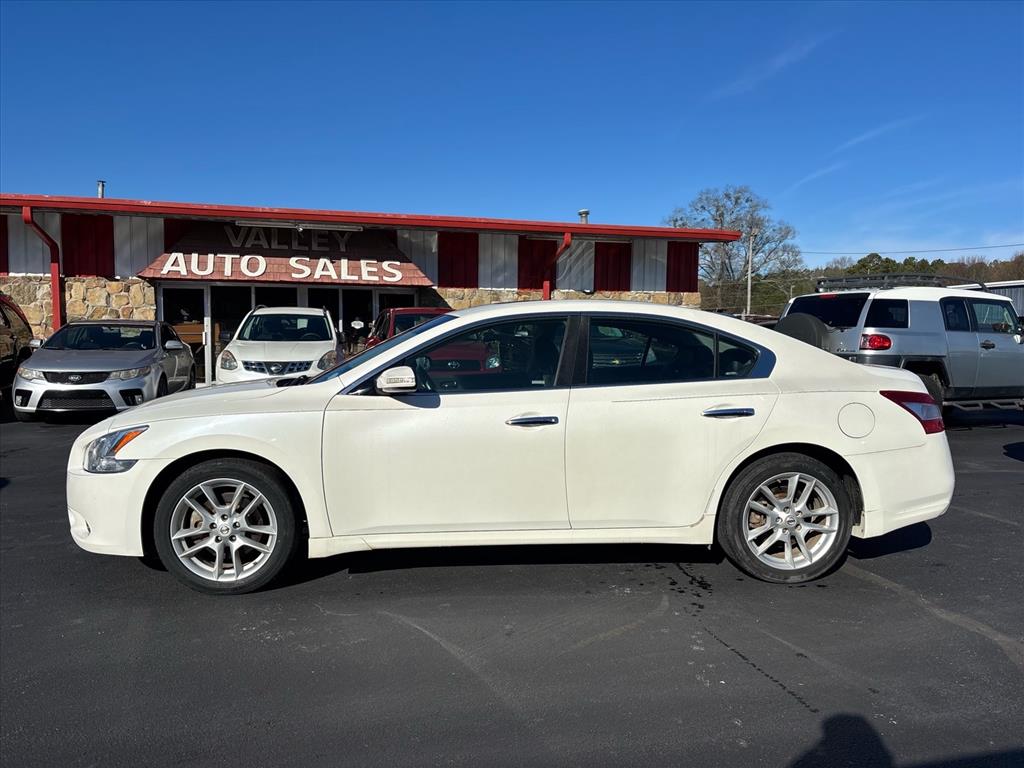2011 Nissan Maxima SV's photo