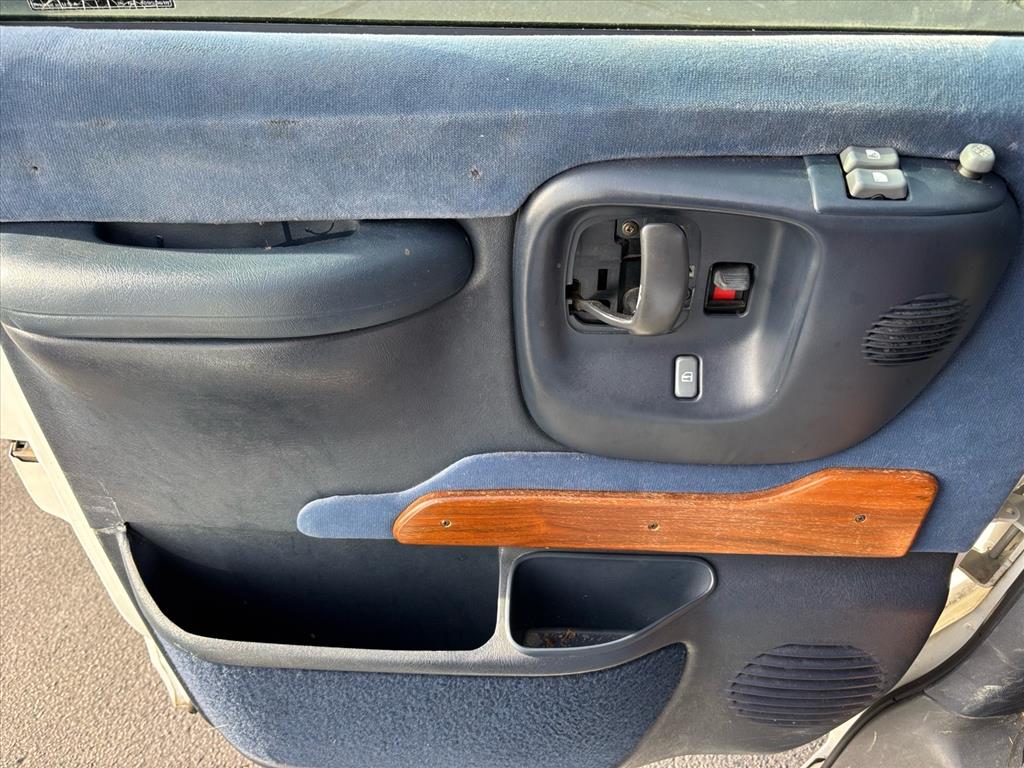 1996 Chevrolet G10 - Photo 6