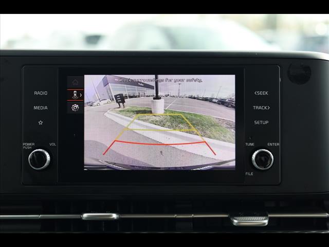 2024 Kia Carnival LX FWD