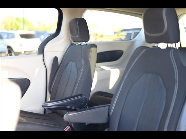 2023 Chrysler Voyager LX FWD