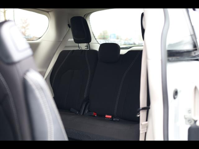 2023 Chrysler Voyager LX FWD