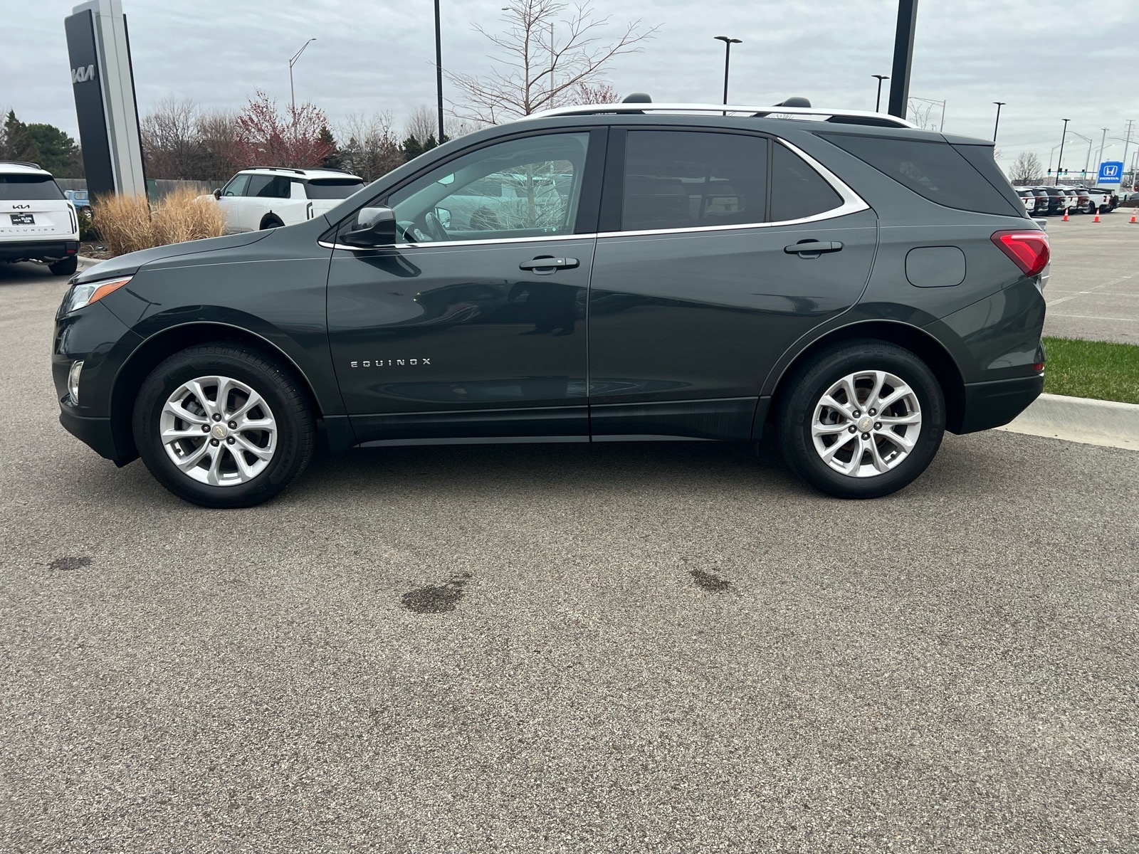 View vehicle photo 3