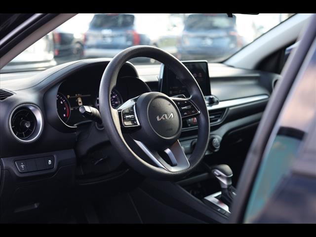 2023 Kia Forte LXS IVT