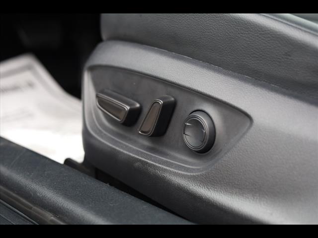 2019 Toyota Camry SE AUTO