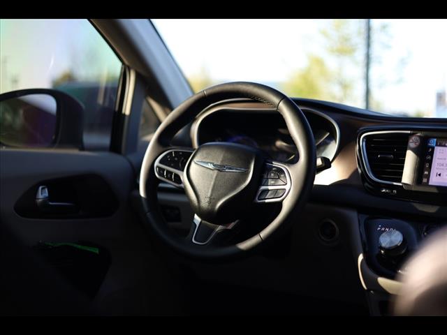 2023 Chrysler Voyager LX FWD