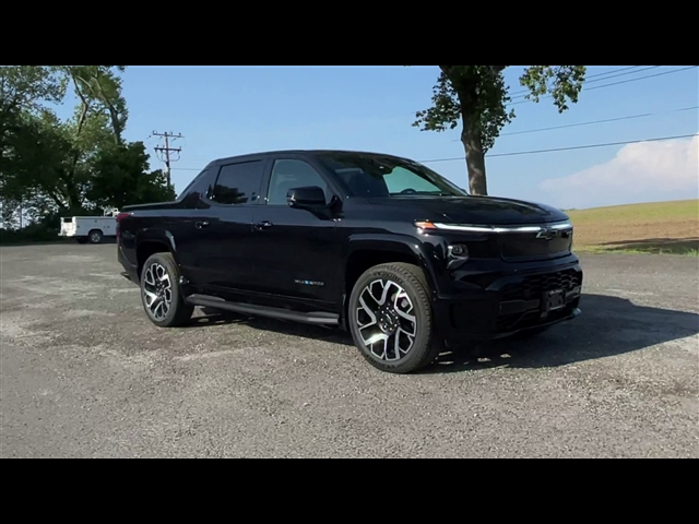 2025 Chevrolet Silverado EV RST