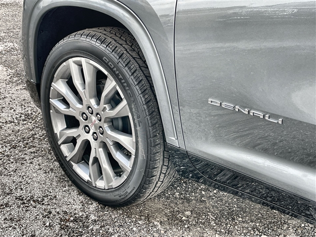 2025 GMC Acadia Denali