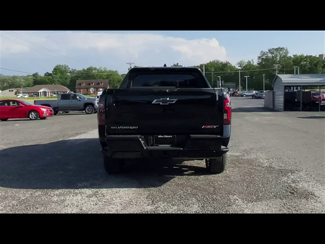 2025 Chevrolet Silverado EV RST