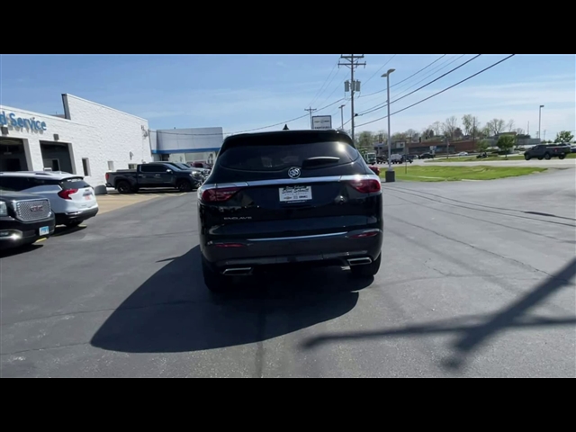 2022 Buick Enclave Essence