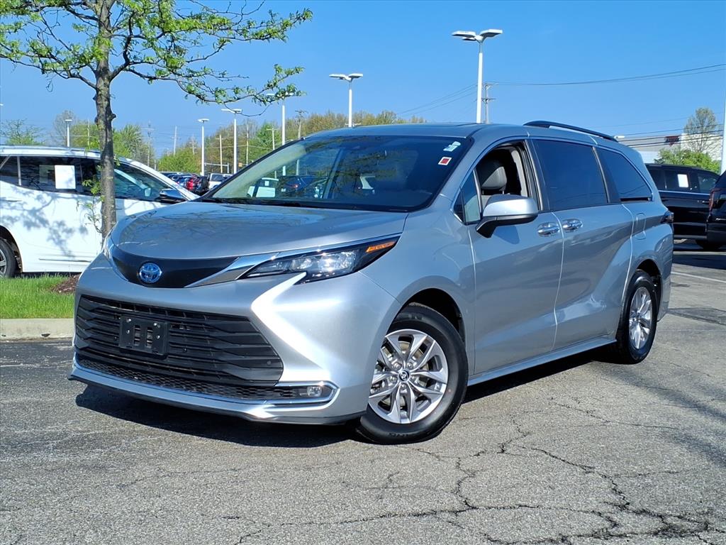 2024 Toyota Sienna XLE 8 Passenger - main photo
