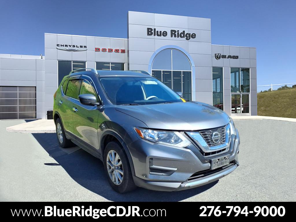 2018 Nissan Titan Crew Cab PRO-4X photo 2