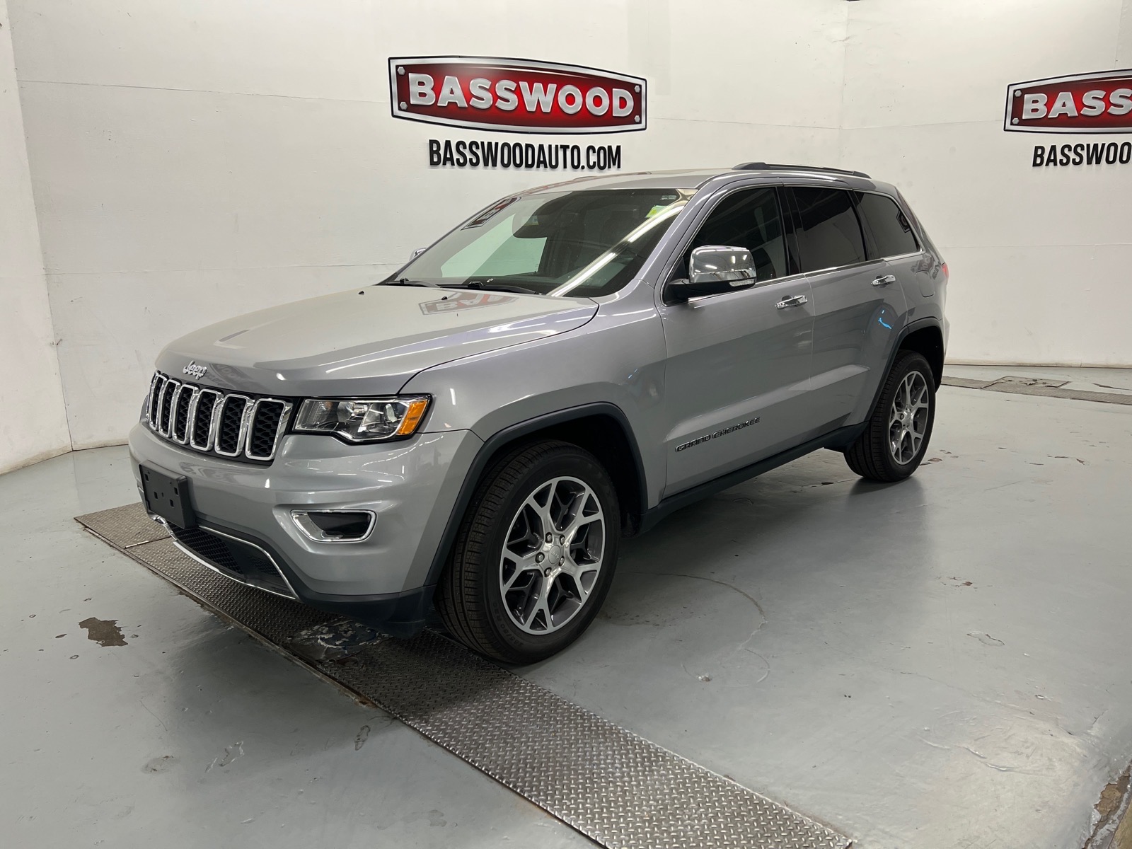 Silver 2019 Jeep Grand Cherokee Limited X 4WD SUV / Crossover Four-Wheel Drive 8-Speed Automatic