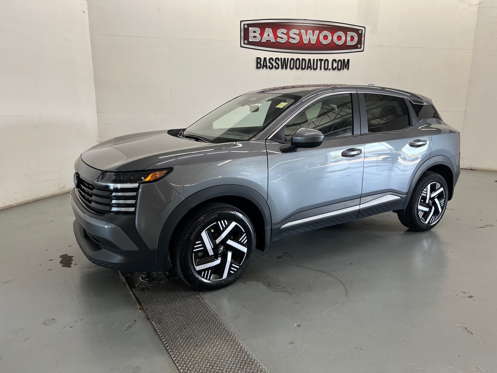 Gray 2025 Nissan Kicks SV FWD SUV / Crossover Front-Wheel Drive Continuously Variable Transmission