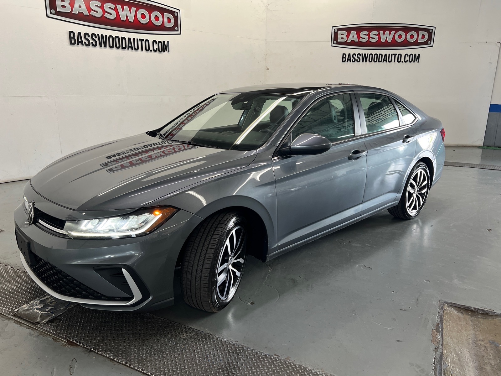 Gray 2025 Volkswagen Jetta Sedan Front-Wheel Drive 8-Speed Automatic