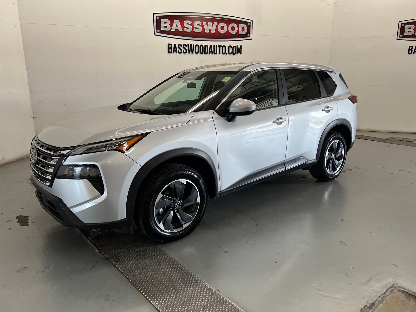 Silver 2024 Nissan Rogue SV FWD SUV / Crossover Front-Wheel Drive Continuously Variable Transmission