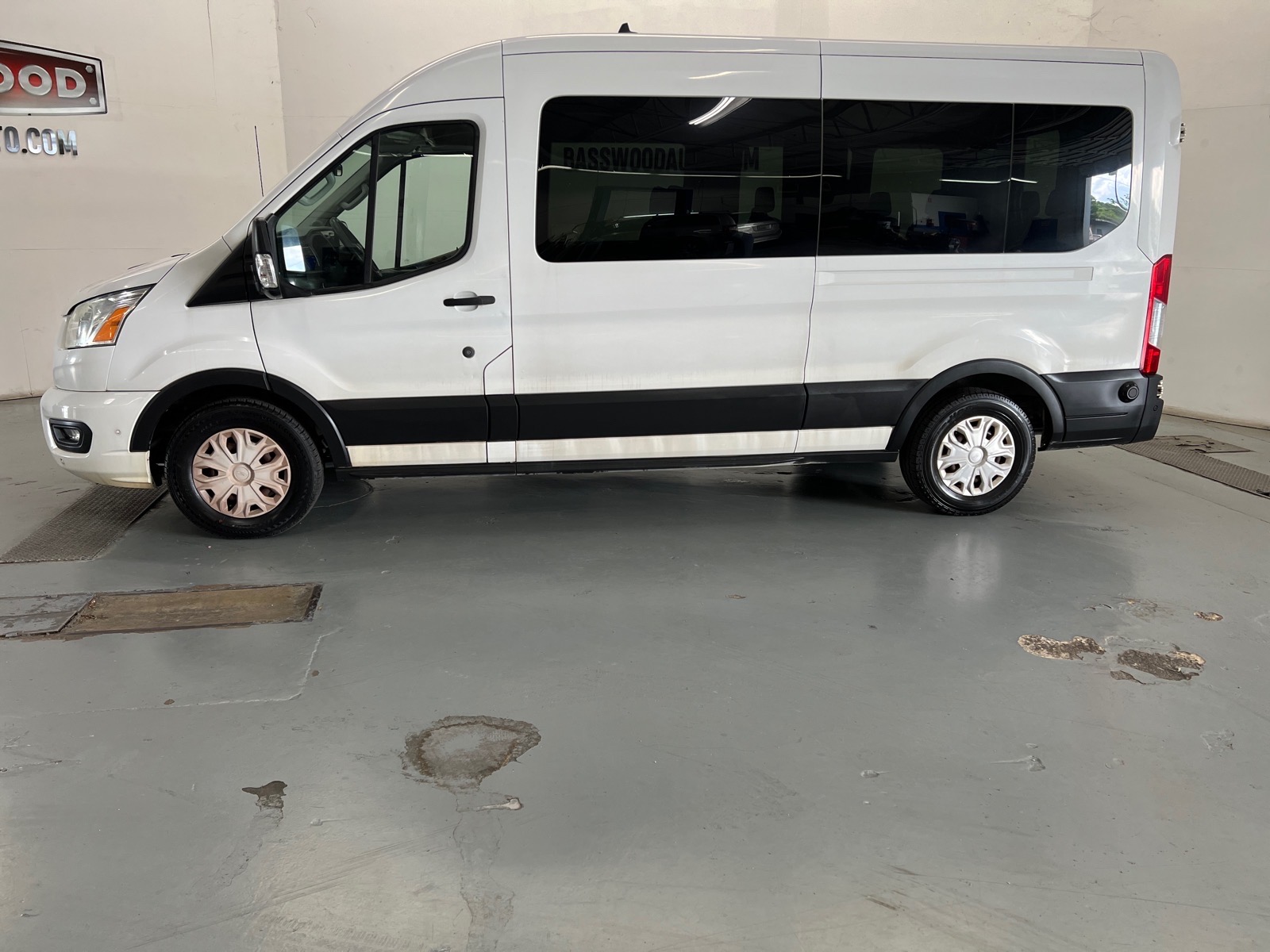 2020 Ford Transit Passenger 350 XLT Medium Roof LWB RWD with Sliding Passenger-Side Door