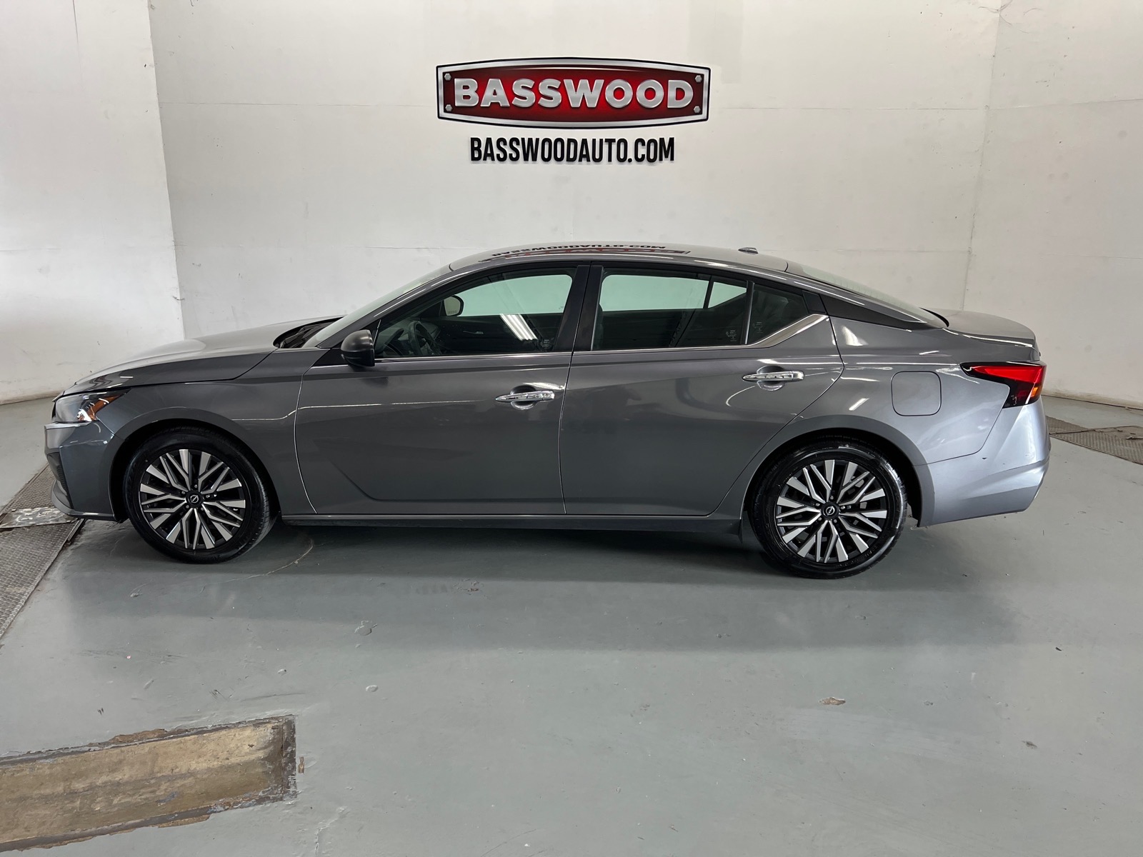 Gray (Gun Metallic) 2024 Nissan Altima 2.5 SV FWD Sedan Front-Wheel Drive Continuously Variable Transmission