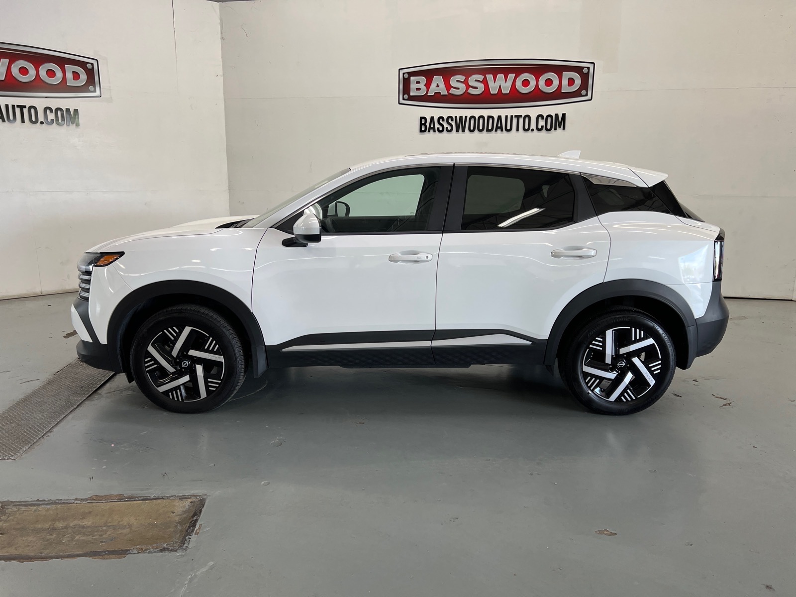 White 2025 Nissan Kicks SV FWD SUV / Crossover Front-Wheel Drive Continuously Variable Transmission