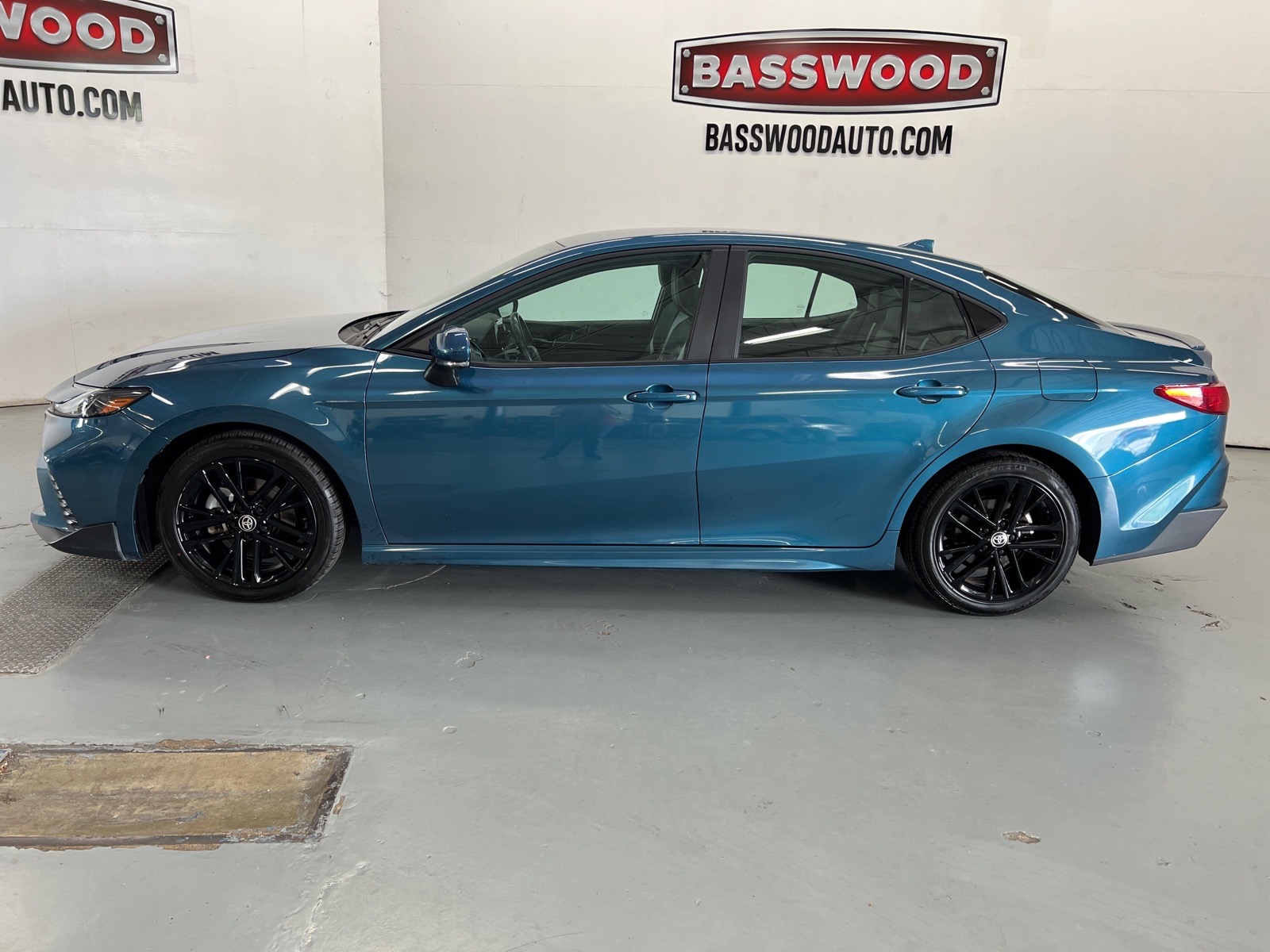 Blue 2025 Toyota Camry SE FWD Sedan Front-Wheel Drive Continuously Variable Transmission