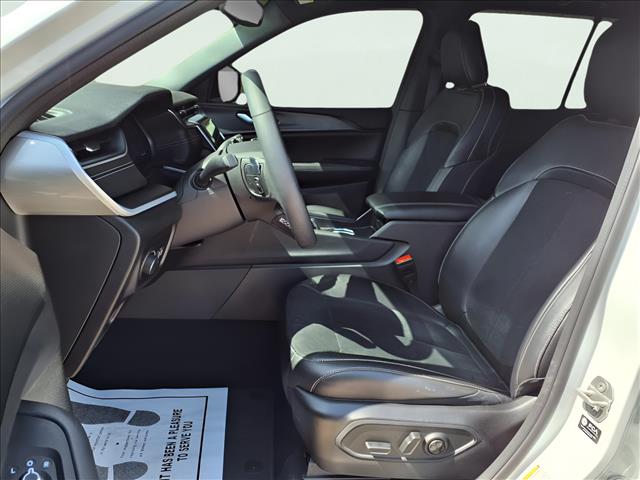 2024 Jeep Grand Cherokee Altitude - Photo 12
