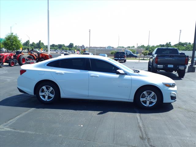 2021 Chevrolet Malibu LS - Photo 2
