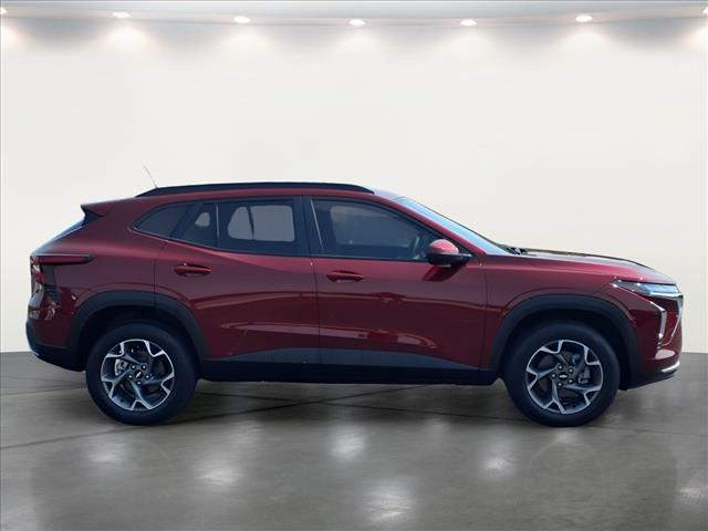 2024 Chevrolet Trax LT - Photo 2
