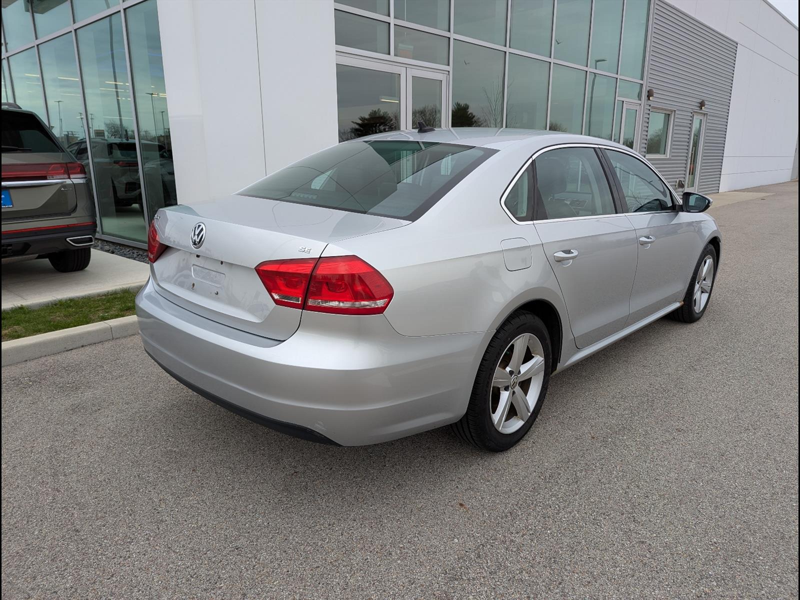 View vehicle photo 7