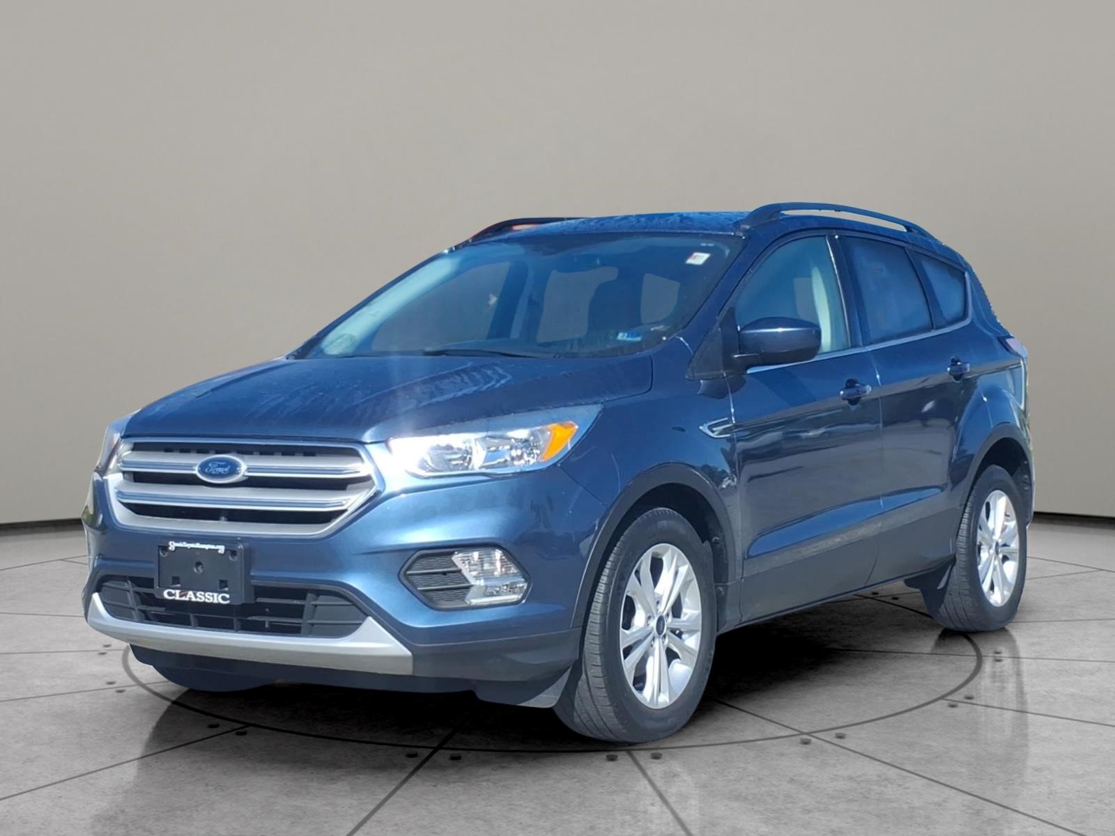 Blue Metallic 2018 Ford Escape SE FWD SUV / Crossover Front-Wheel Drive 6-Speed Automatic