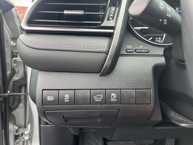 2022 Toyota Camry Hybrid SE