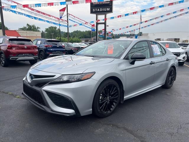 2022 Toyota Camry Hybrid SE
