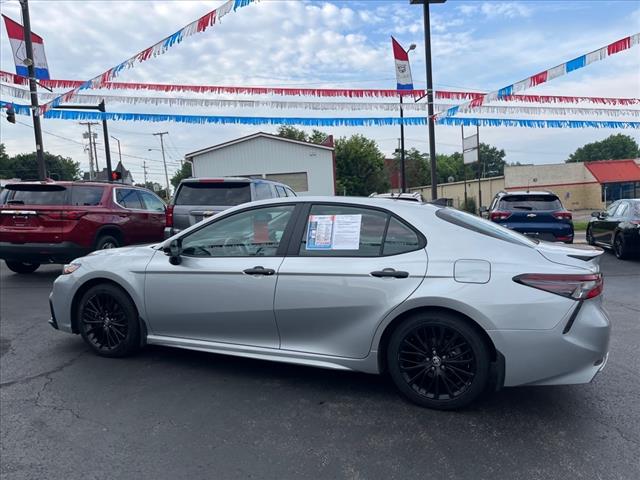 2022 Toyota Camry Hybrid SE