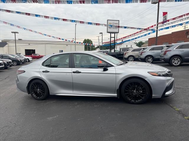 2022 Toyota Camry Hybrid SE