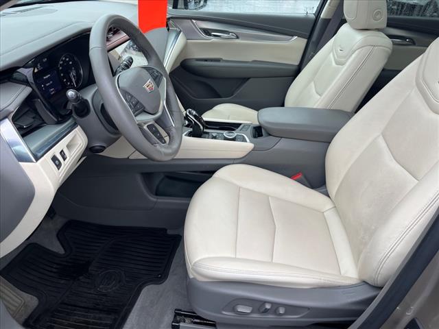 2022 Cadillac XT5 Premium Luxury