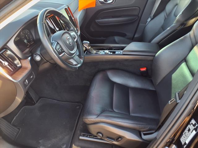 2021 Volvo XC60 T5 Momentum