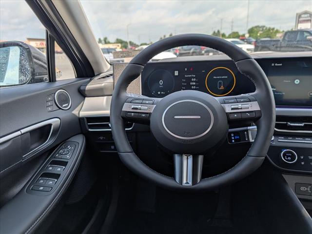 2025 Hyundai SONATA Hybrid Limited - Photo 10
