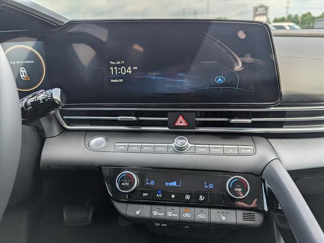 2025 Hyundai ELANTRA SEL Convenience - Photo 11