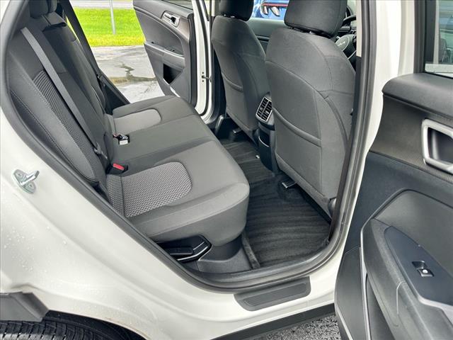 2023 Kia Sportage Hybrid LX - Photo 11