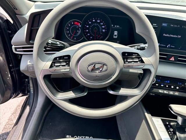 2022 Hyundai ELANTRA SEL - Photo 16