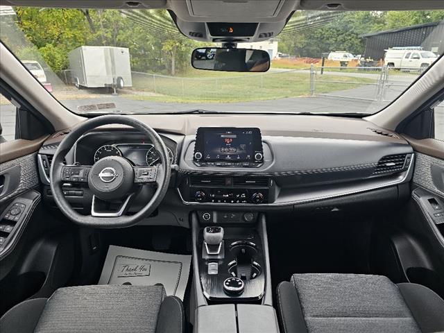 2023 Nissan Rogue SV - Photo 18