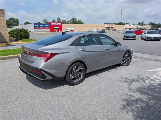 2025 Hyundai ELANTRA SEL Convenience - Photo 2