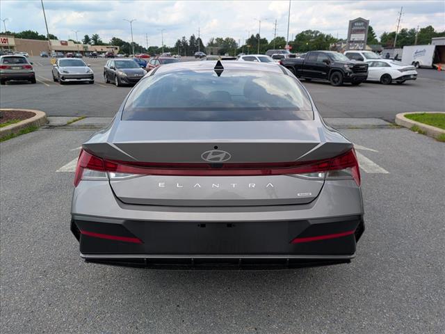 2025 Hyundai ELANTRA Hybrid Limited - Photo 4