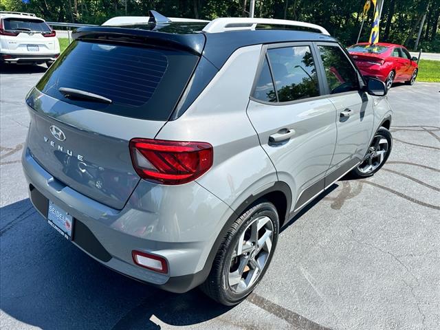 2022 Hyundai VENUE Limited - Photo 6
