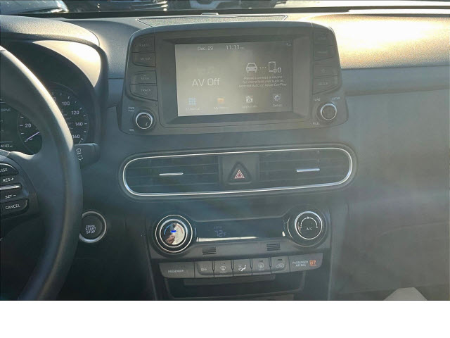 2021 Hyundai KONA Limited - Photo 9
