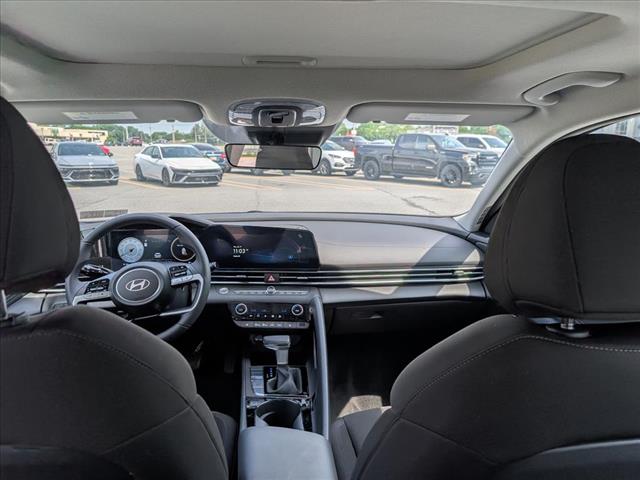 2025 Hyundai ELANTRA SEL Convenience - Photo 9